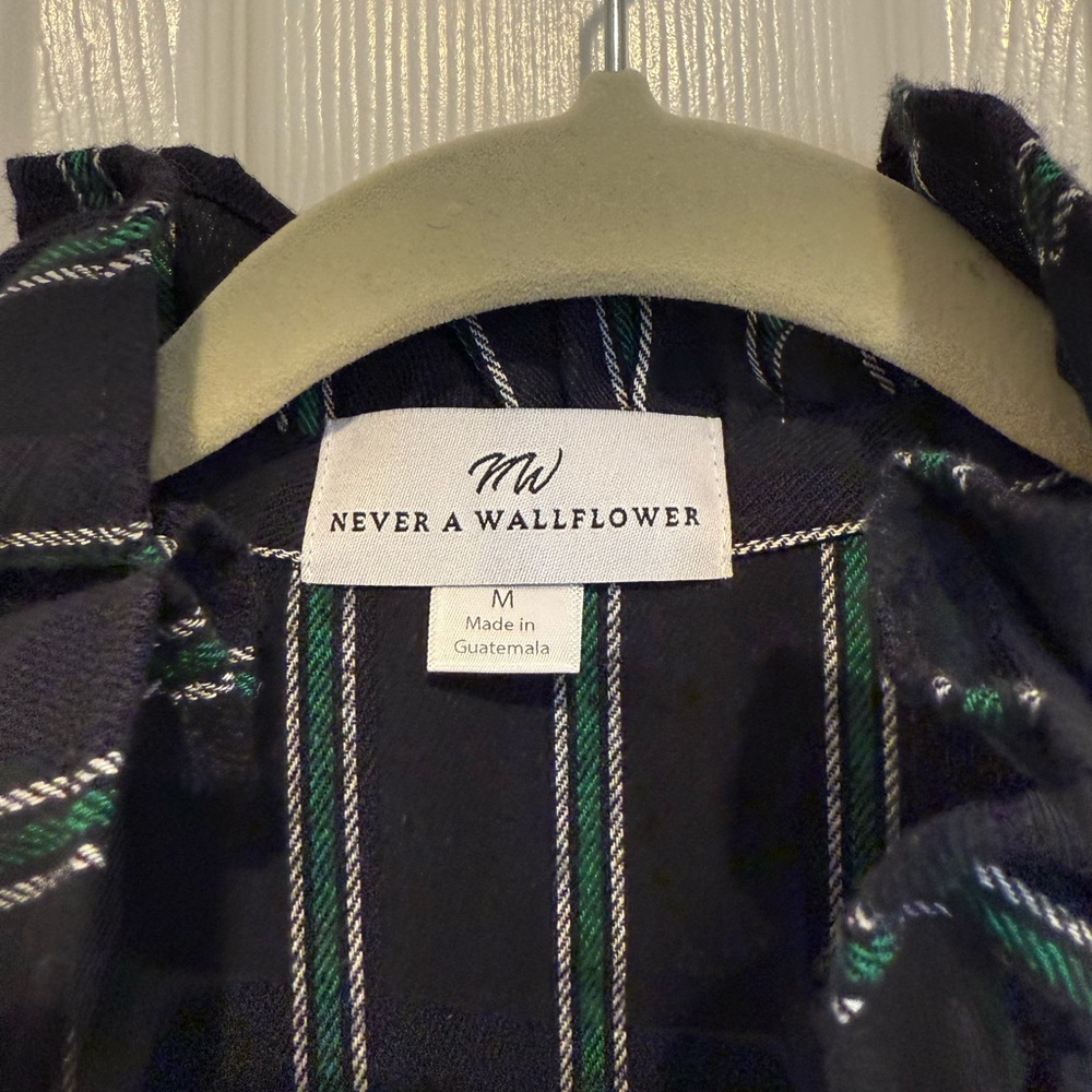 NWOT Wallflower Vicki short sleeve Navy and Green top - Picture 4 of 5